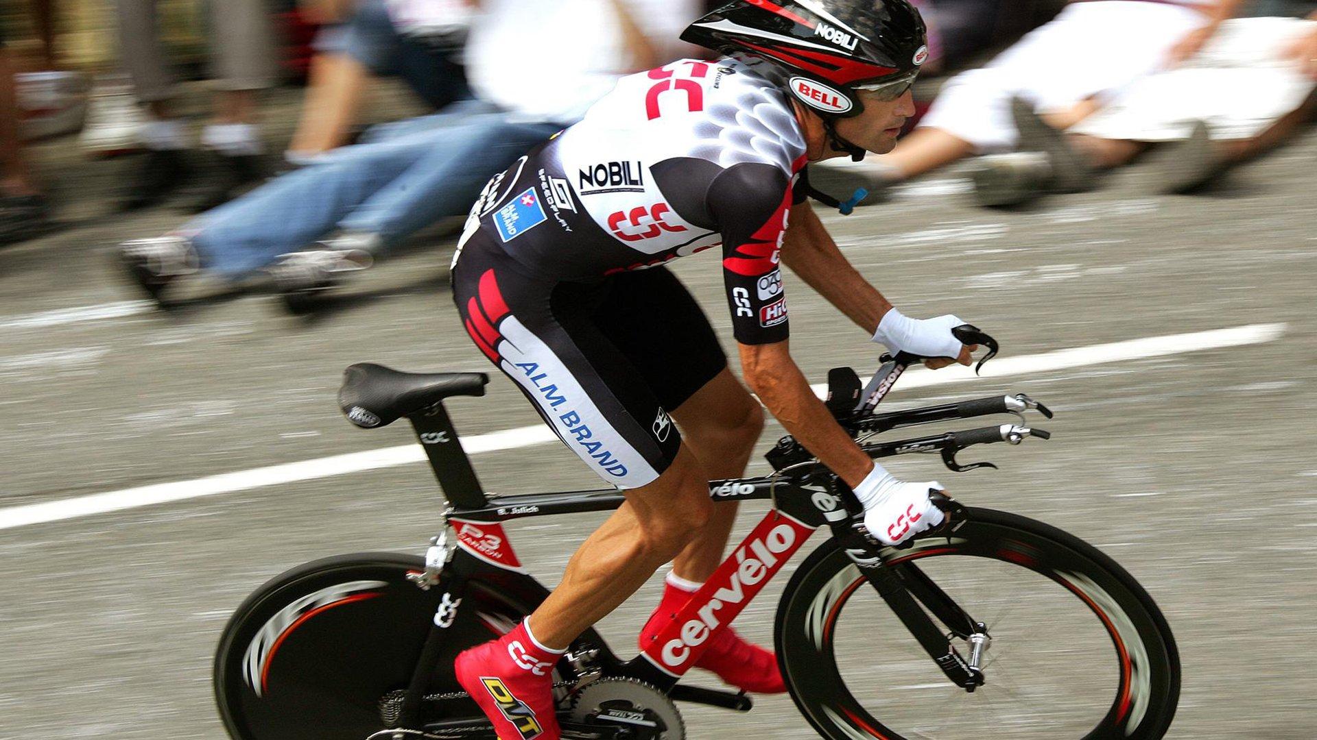 绝佳位置被无视，霍伊伦怒踢门柱！球队内讧升级，争冠前景蒙阴影